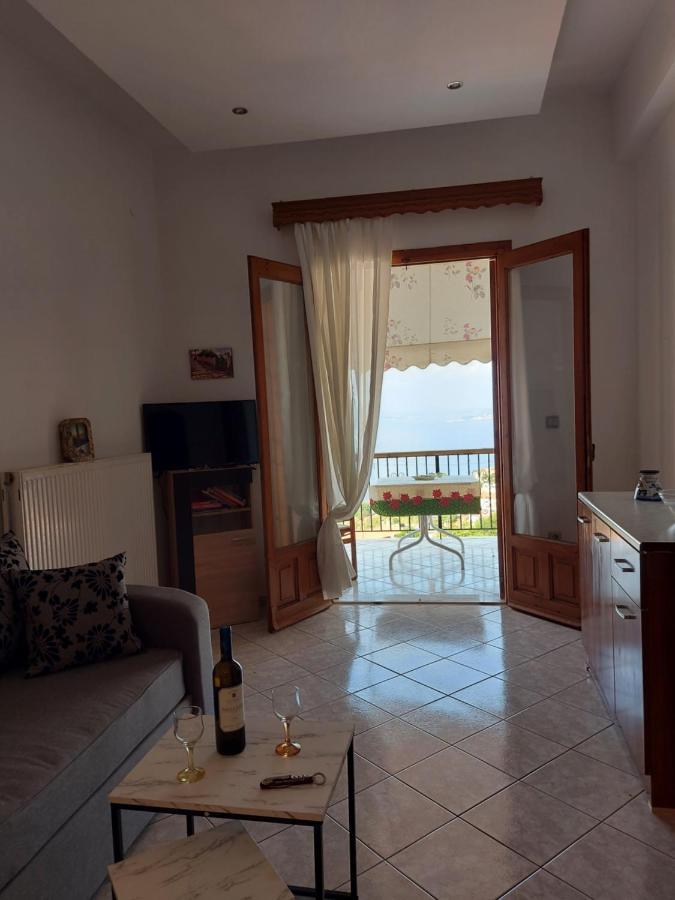 George'S Apartment Loutraki  Extérieur photo