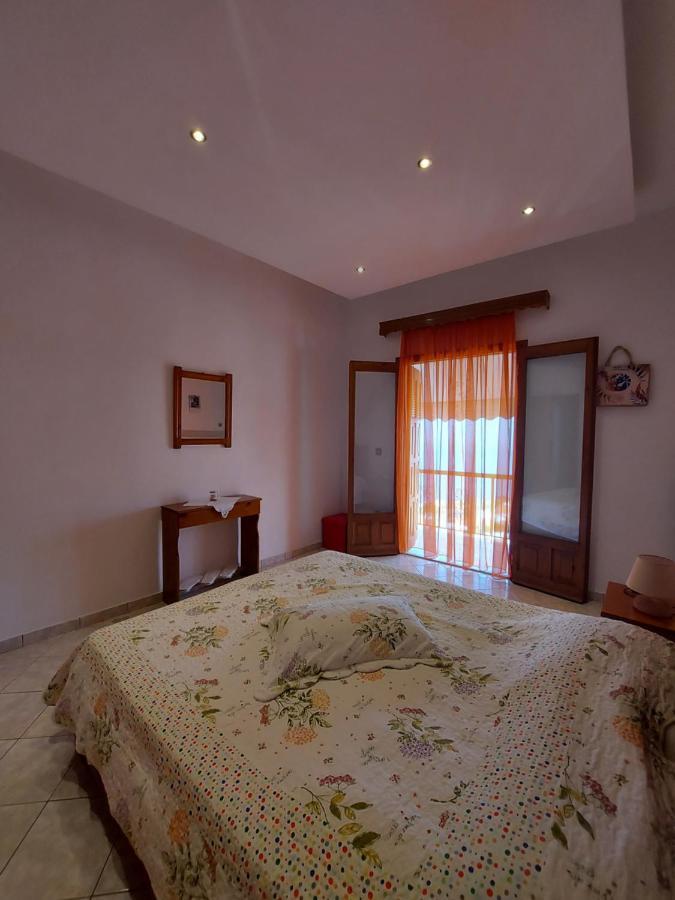 George'S Apartment Loutraki  Extérieur photo